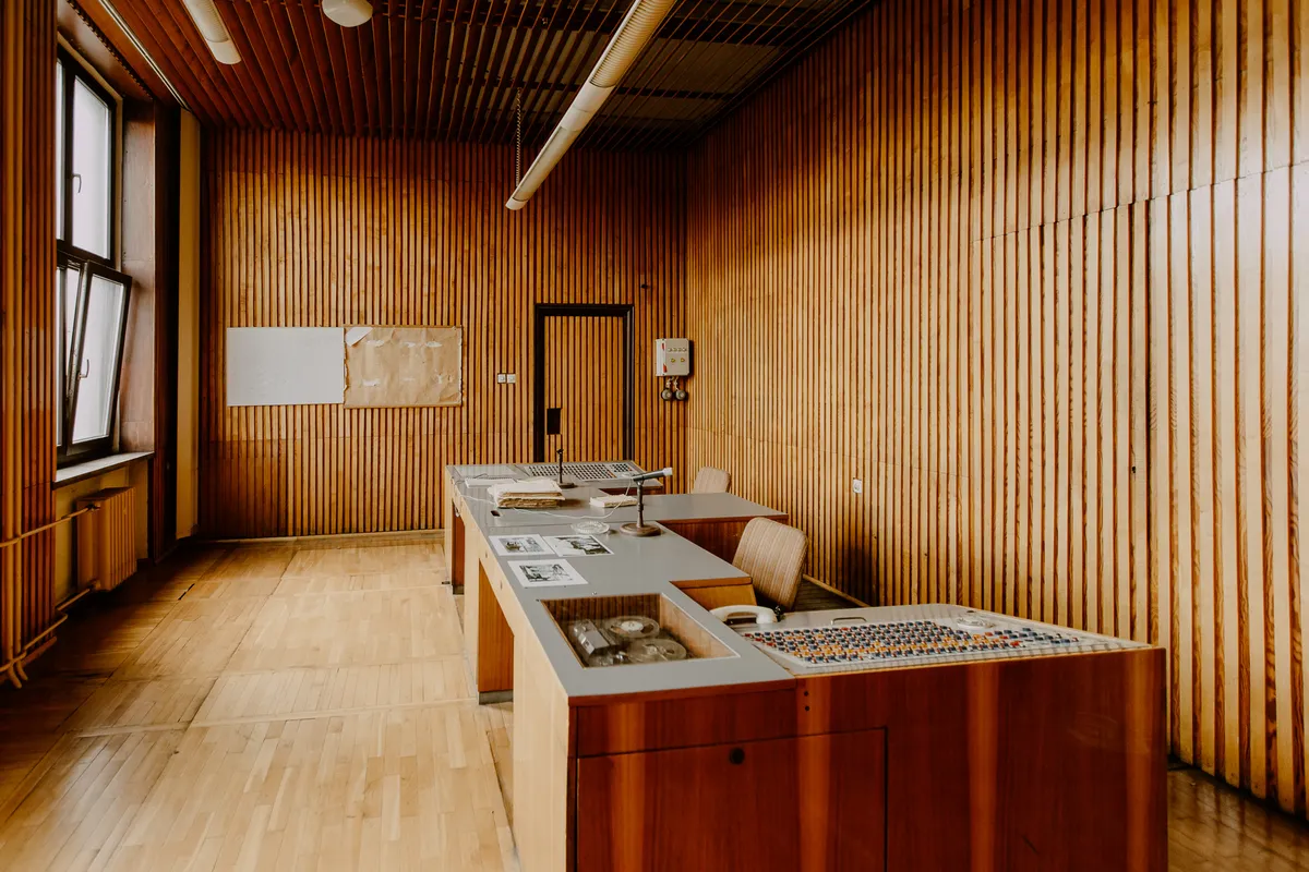 Mroczna atmosfera Nowej Huty — sceneria gry miejskiej