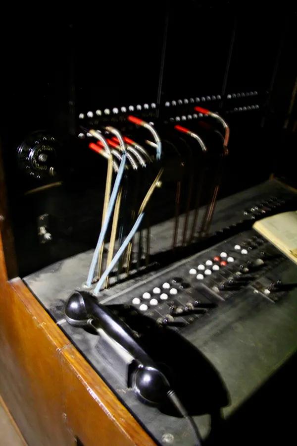 Centrala telefoniczna w schronie