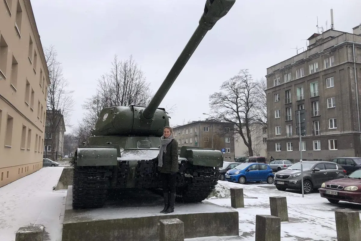 Czołg T-34 w Nowej Hucie zimą — atrakcja turystyczna