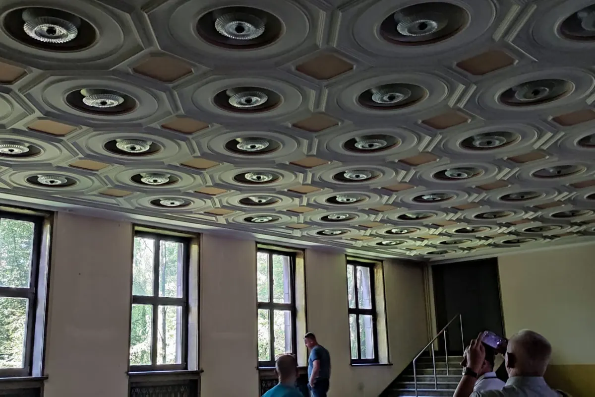 Wnętrze autentycznego mieszkania z lat 50. w Nowej Hucie — Mieszkanie z Epoki